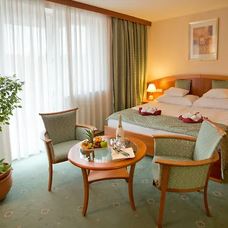 Palace Ξενοδοχείο 4*