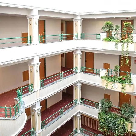 Palace 4*