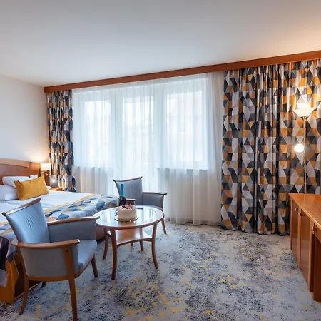 Palace 4*