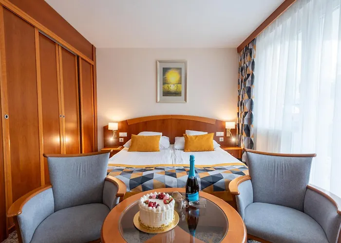 Ξενοδοχείο Palace 4*
